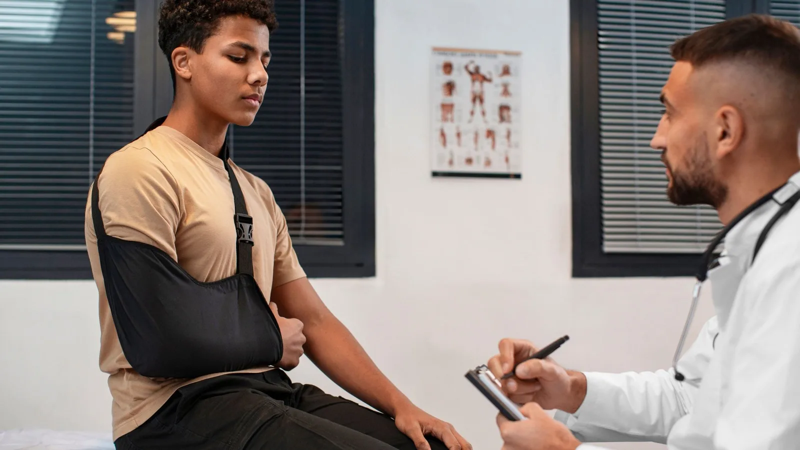 ¿Qué especialista trata el dolor articular?
